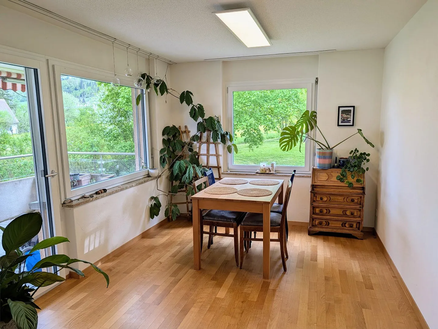 Charming 3.5-room apartment with balcony and lake view in Thalwil - Photo 3 of 11