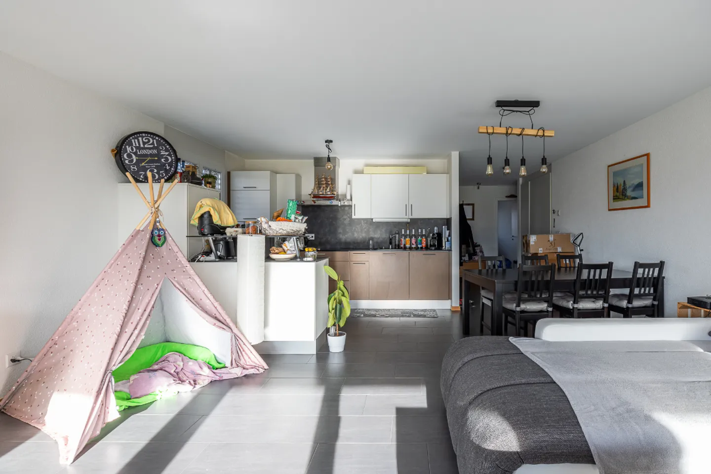 Contemporary Apartment with Views - Photo 5 of 11