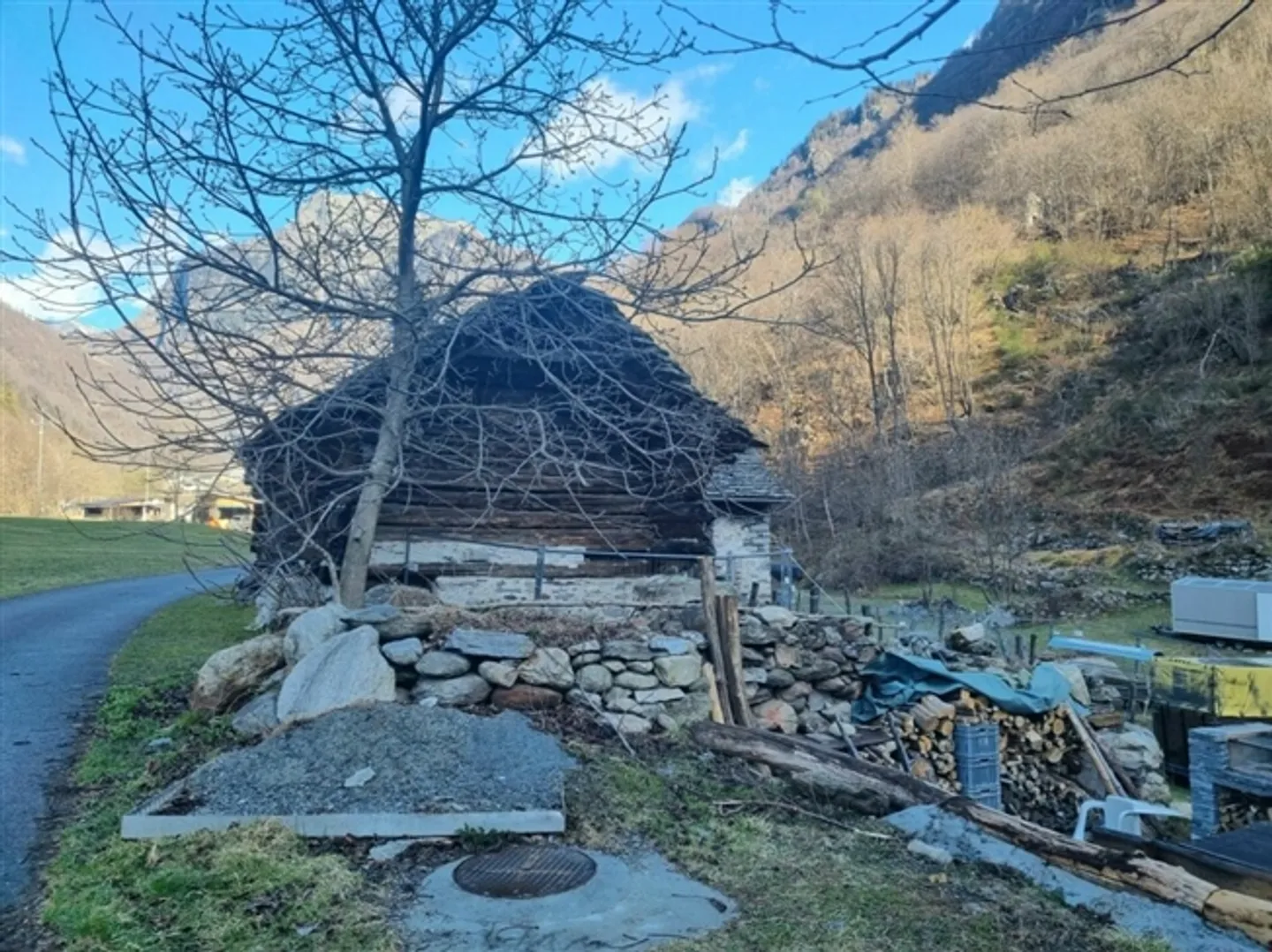 «PRATO-SORNICO - STALL ZU VERKAUFEN ZU RENOVIEREN» - Foto 1 von 4