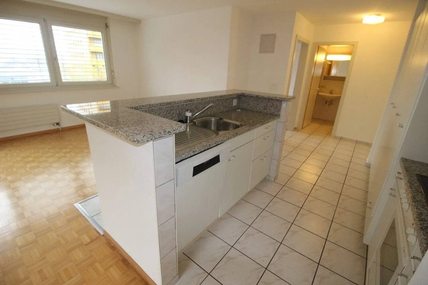 Appartement spacieux 2½ pièces - Photo 2 sur 6