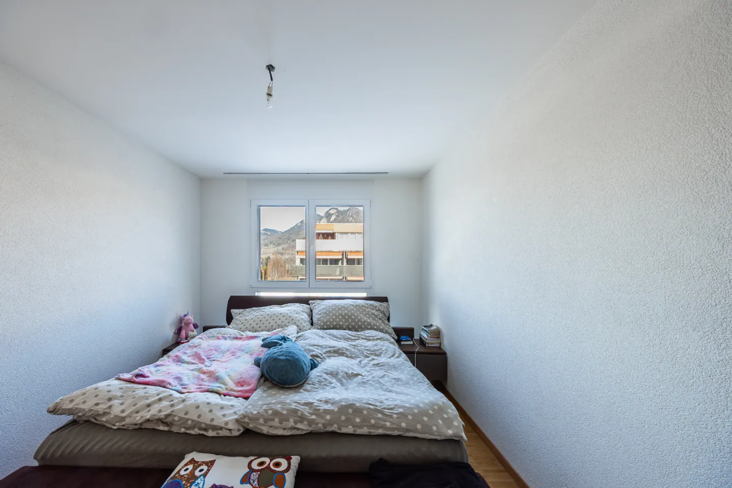 Contemporary Apartment with Views - Photo 7 of 11