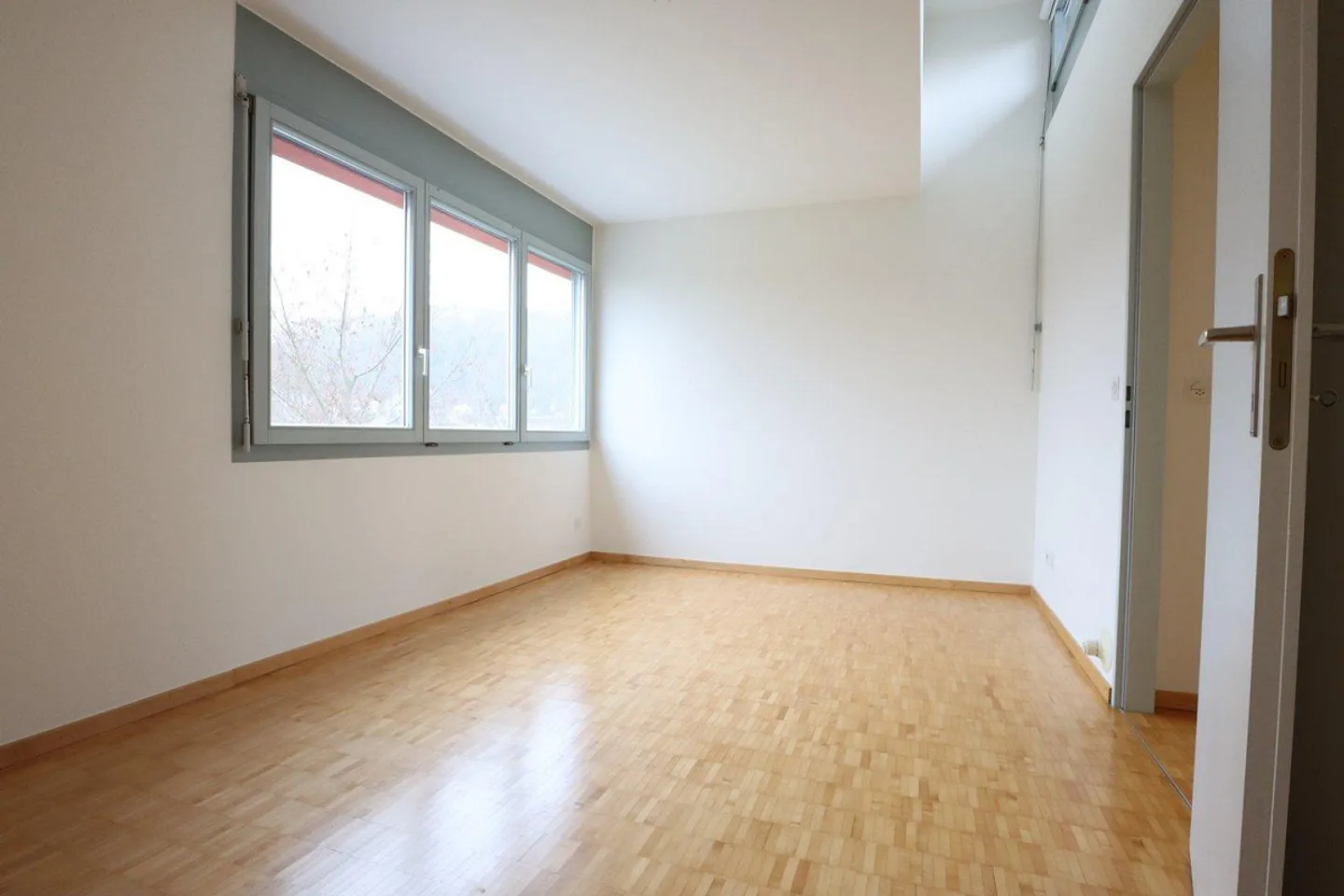 Appartement attrayant de 4,5 pièces avec étang de baignade à usage commun - Photo 6 sur 13