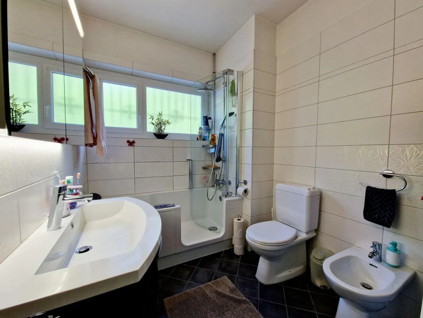 Apartment in a two-family house with 4 ½ rooms and 2 outdoor parking spaces... - Photo 6 of 8