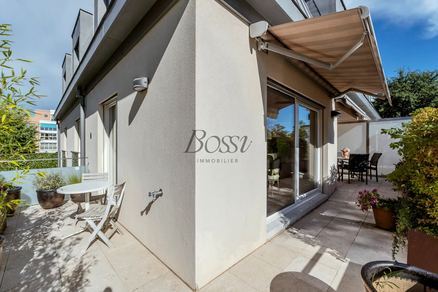 Duplex luminoso a Nyon con terrazza, dependance e ascensore privato - Foto 1 di 14