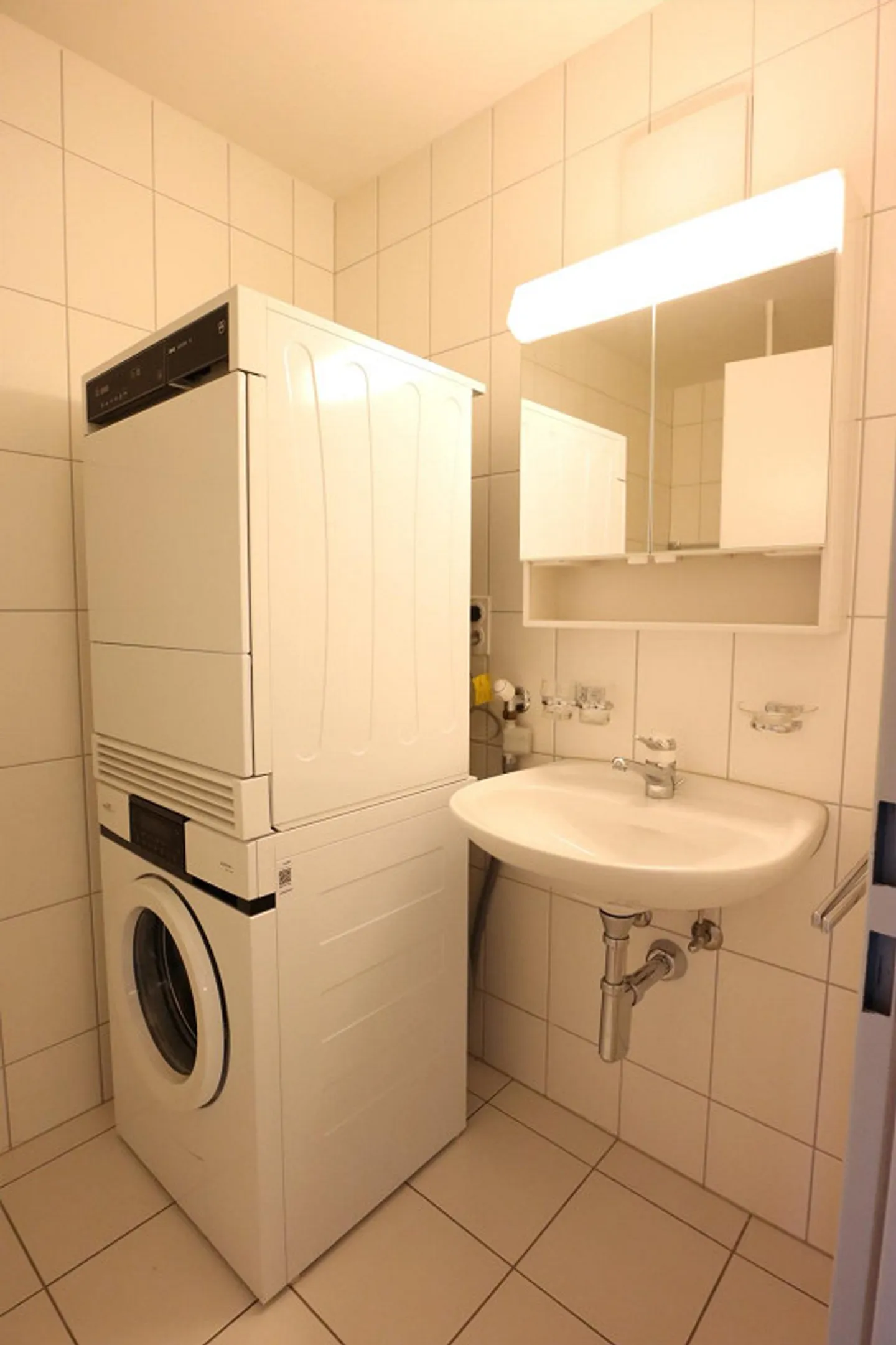 Appartement attrayant de 4,5 pièces avec étang de baignade à usage commun - Photo 11 sur 13