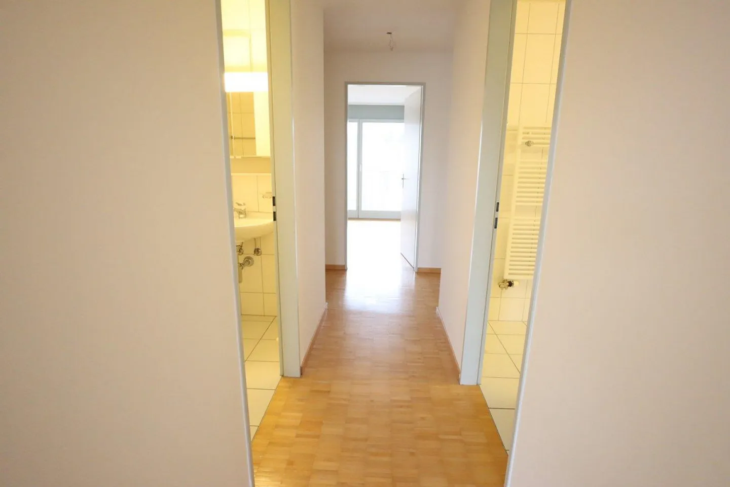Appartement attrayant de 4,5 pièces avec étang de baignade à usage commun - Photo 12 sur 13
