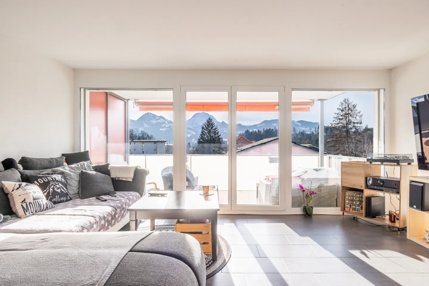 Contemporary Apartment with Views - Photo 4 of 11