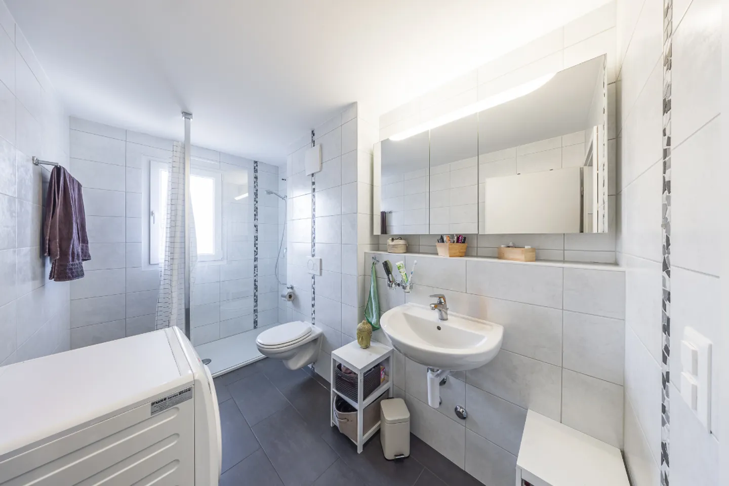 Contemporary Apartment with Views - Photo 8 of 11