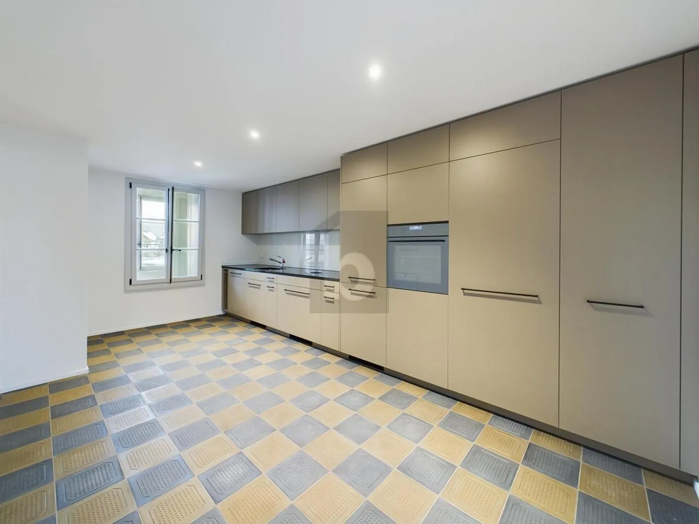 Charmant Appartement Rénové - Photo 2 sur 6