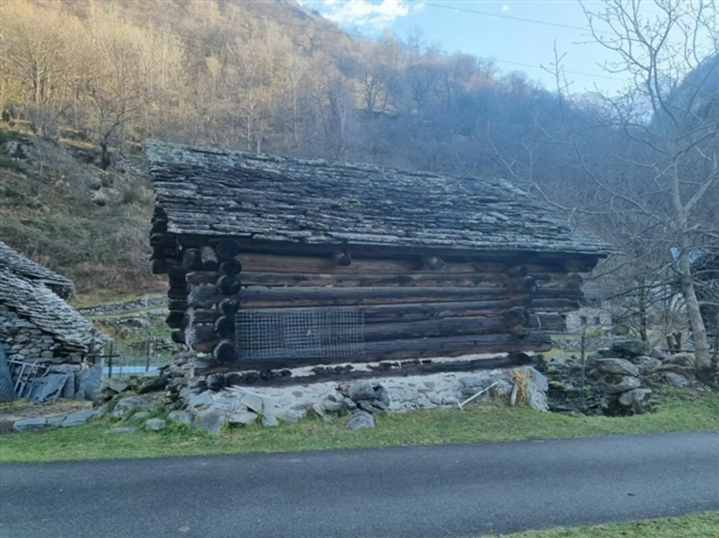 «PRATO-SORNICO - STALL ZU VERKAUFEN ZU RENOVIEREN» - Foto 3 von 4