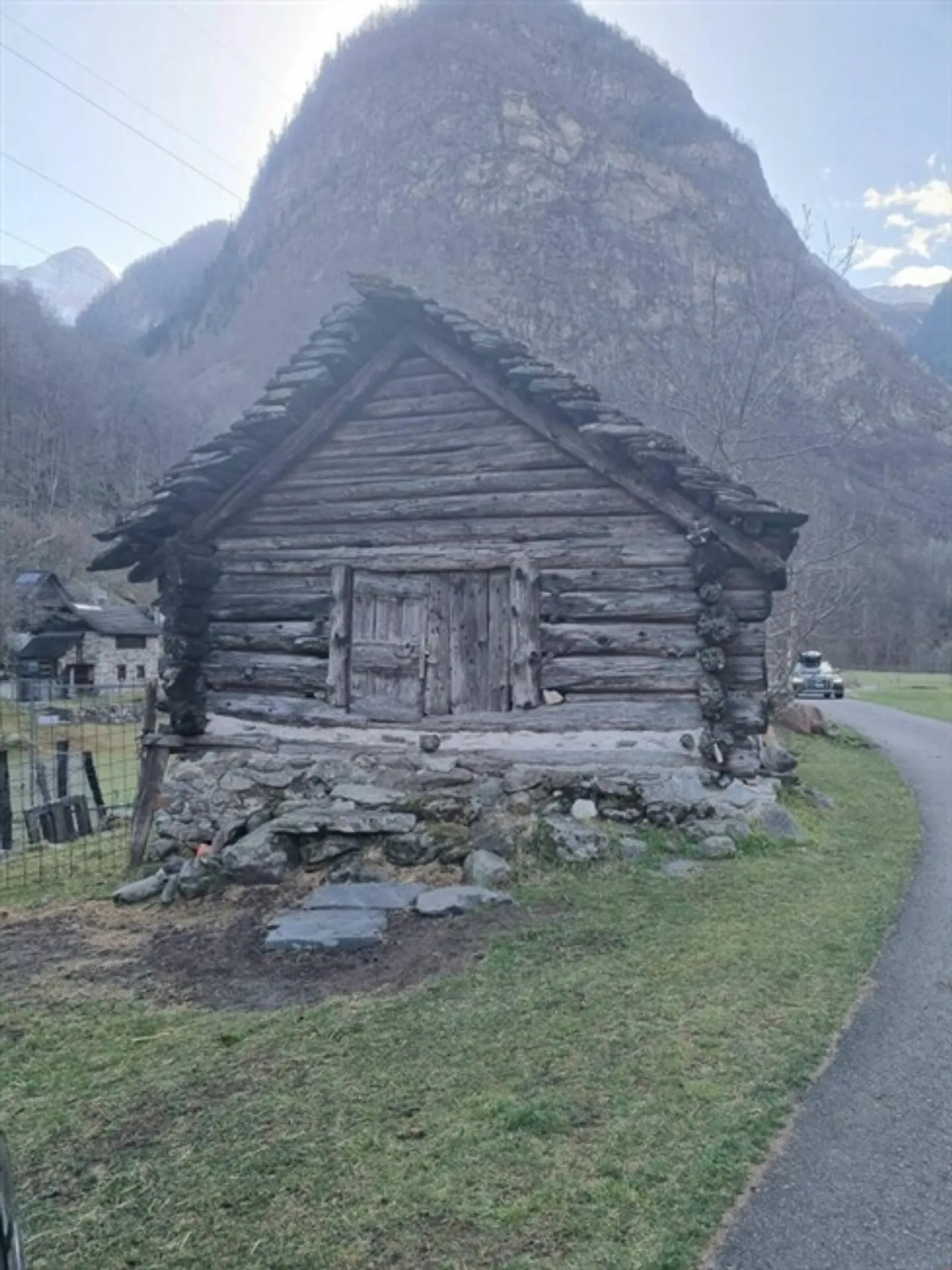 «PRATO-SORNICO - STALL ZU VERKAUFEN ZU RENOVIEREN» - Foto 4 von 4