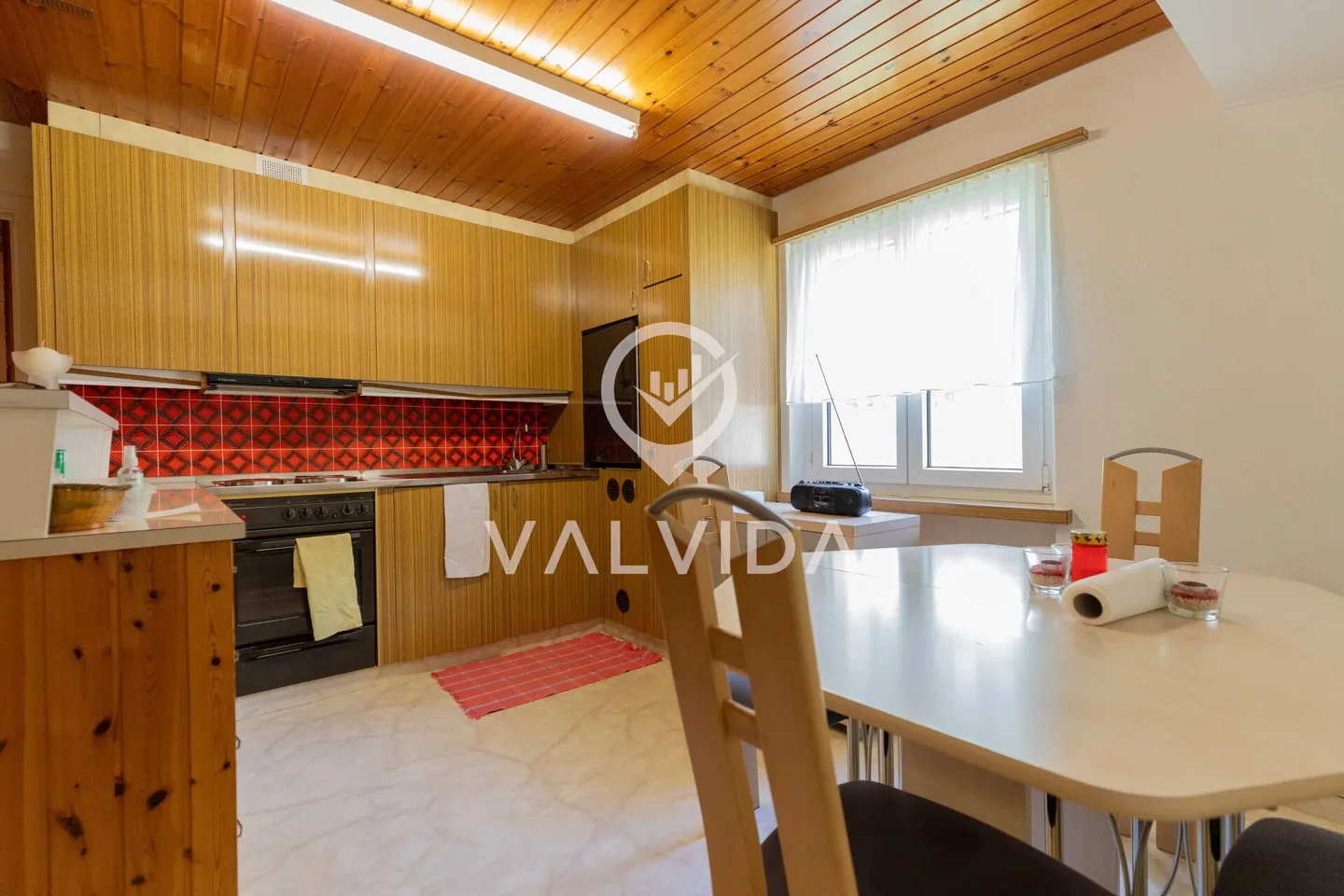 Il tuo rifugio con vista sulla valle del Rodano: appartamento mansardato a St. German con grande potenziale! - Foto 9 di 15