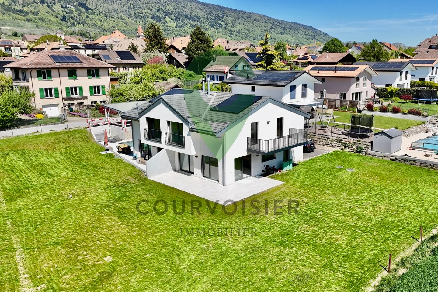Nouvelle villa avec vue panoramique sur les Alpes, près d'Apples - Photo 1 sur 13