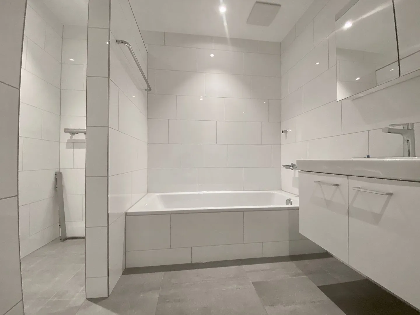 Spacious Luxury Apartment - Photo 2 of 2