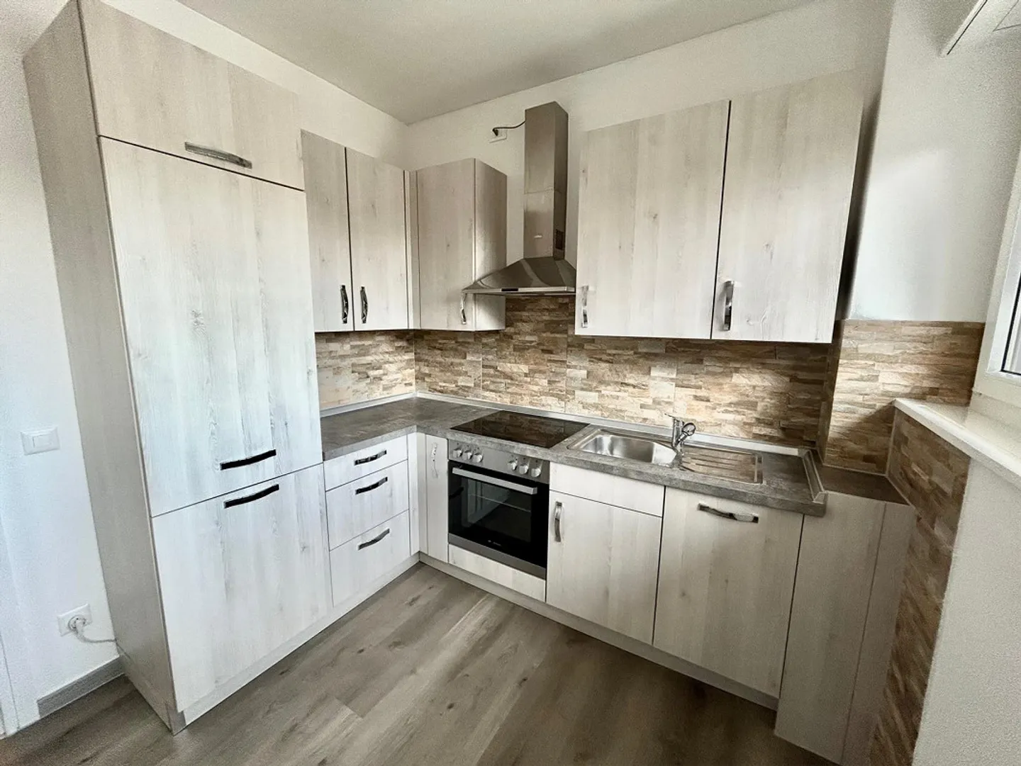 Suche einen Nachmieter für eine moderne 2,5-Zimmer-Wohnung in Chiasso - Foto 1 von 10
