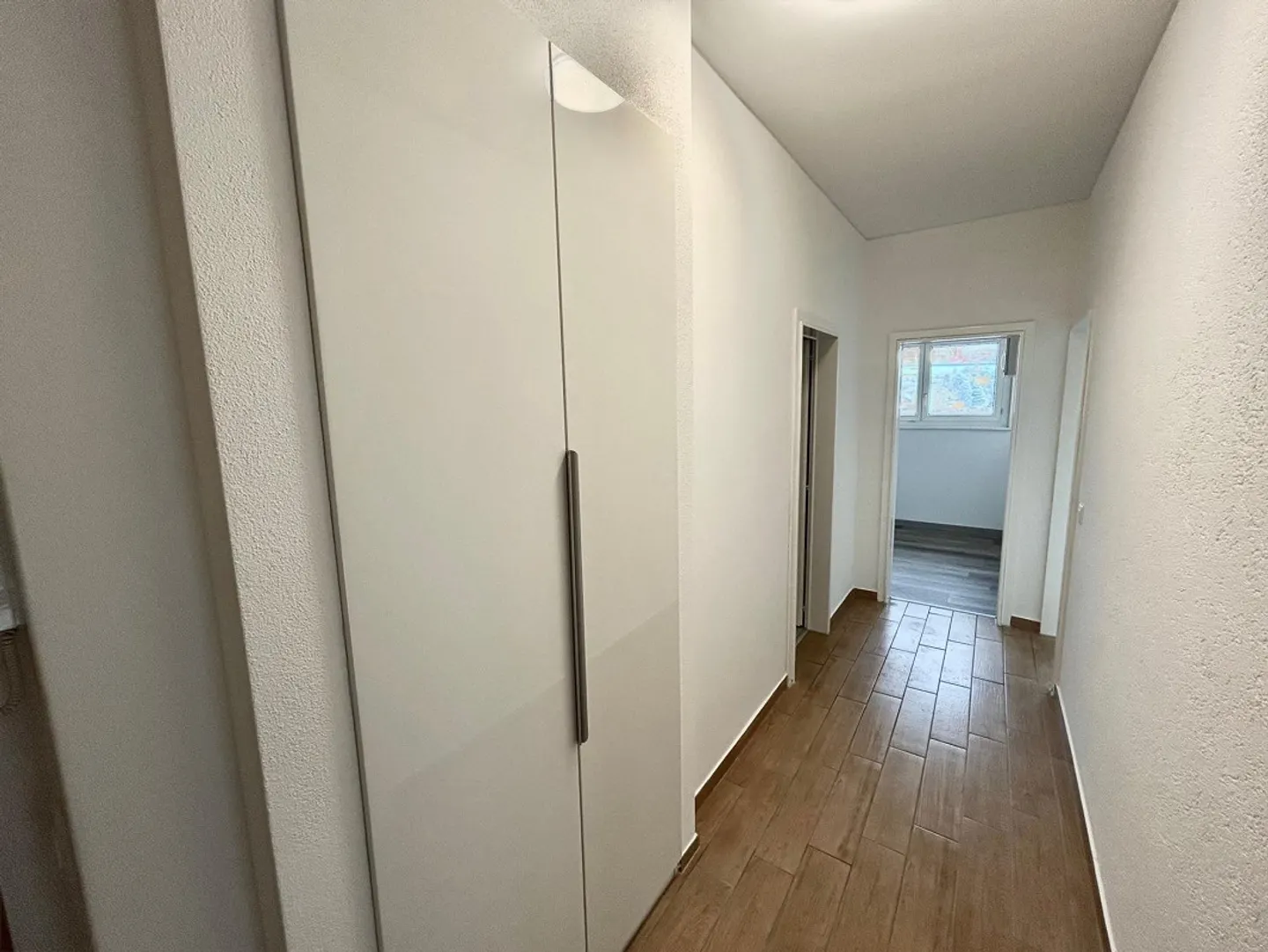 Suche einen Nachmieter für eine moderne 2,5-Zimmer-Wohnung in Chiasso - Foto 3 von 10