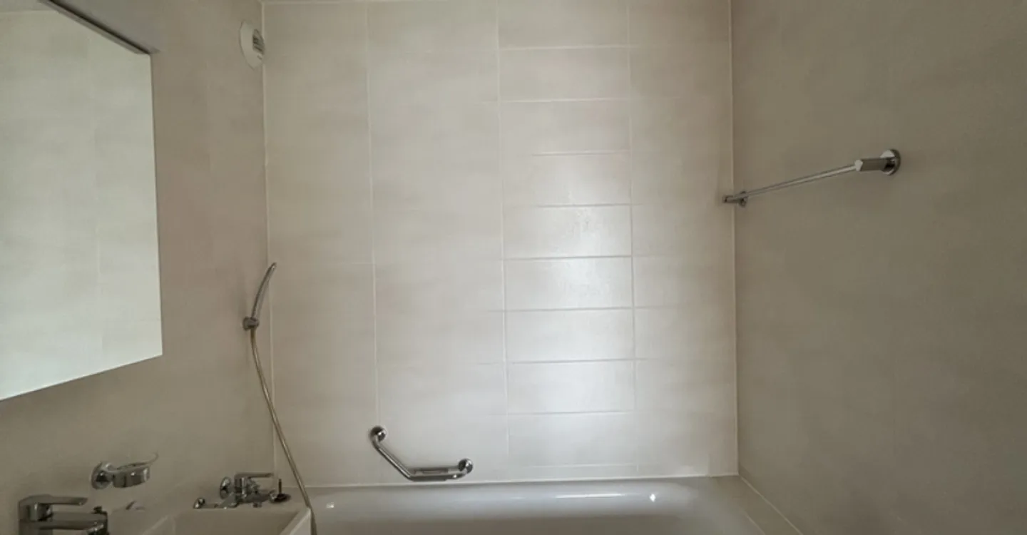 Modern Apartment with Balcony - Photo 5 of 5