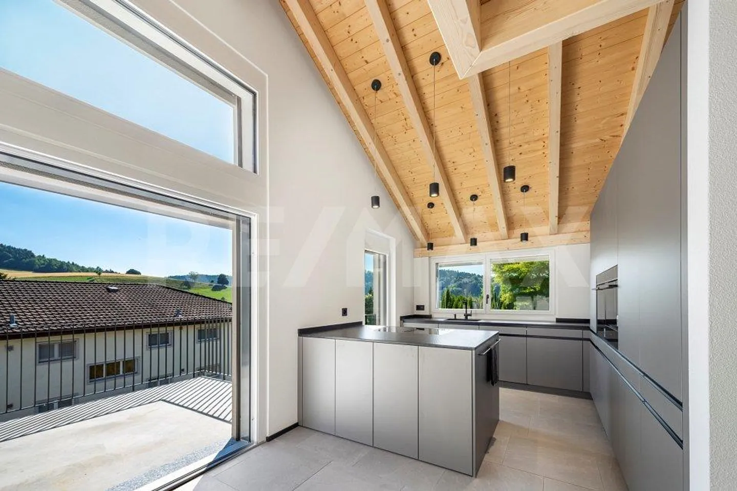 Newly Built Single-Family Home with 5½ Rooms and Gallery - Photo 4 of 13