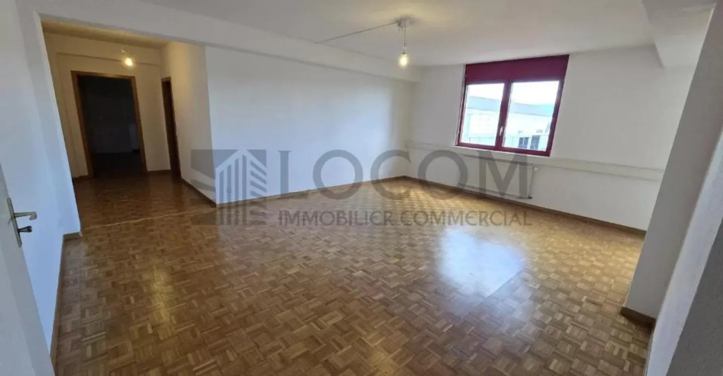 Espace Commercial Polyvalent - Photo 1 sur 6