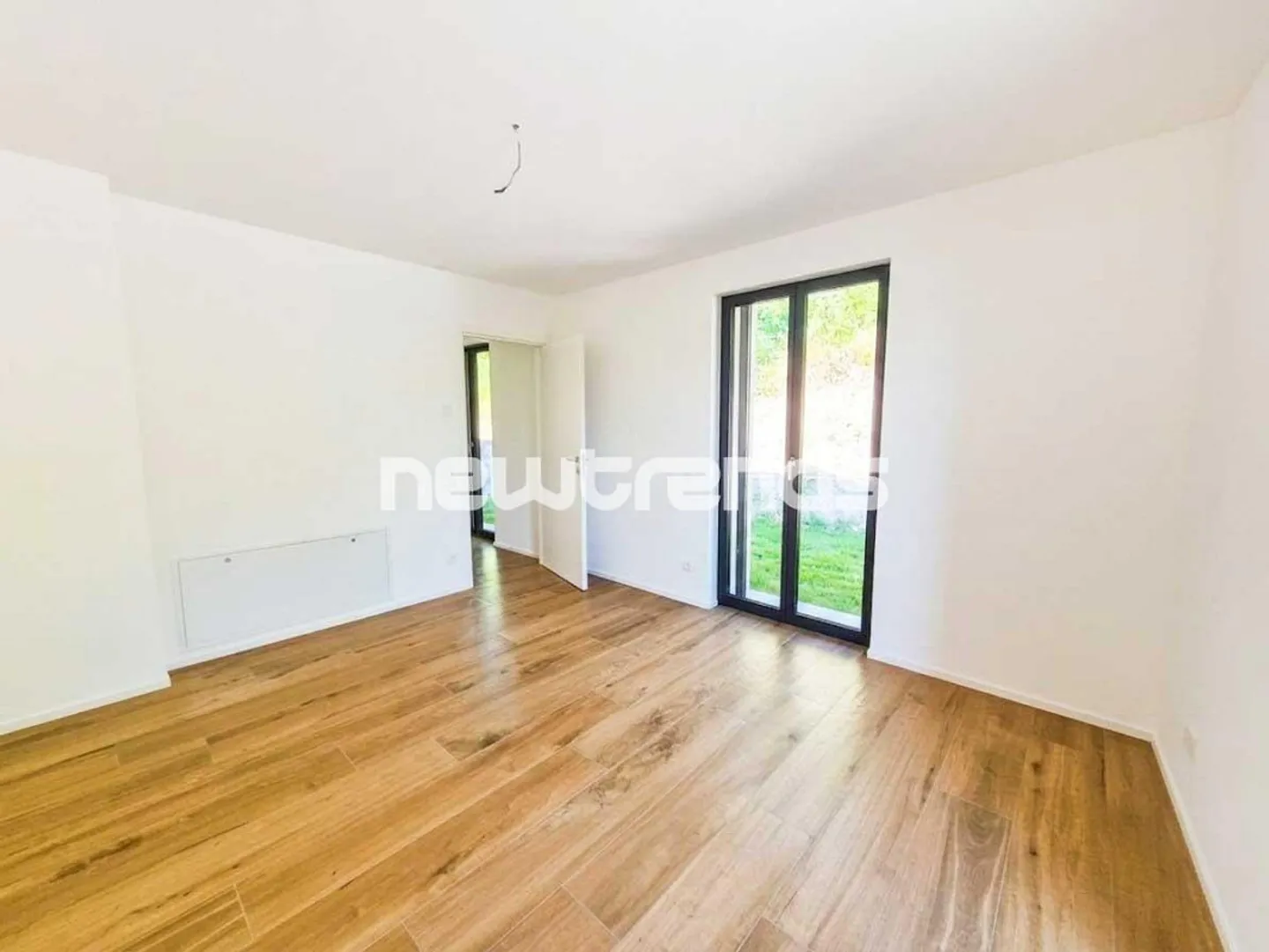 Appartamento moderno con giardino - Foto 1 di 13