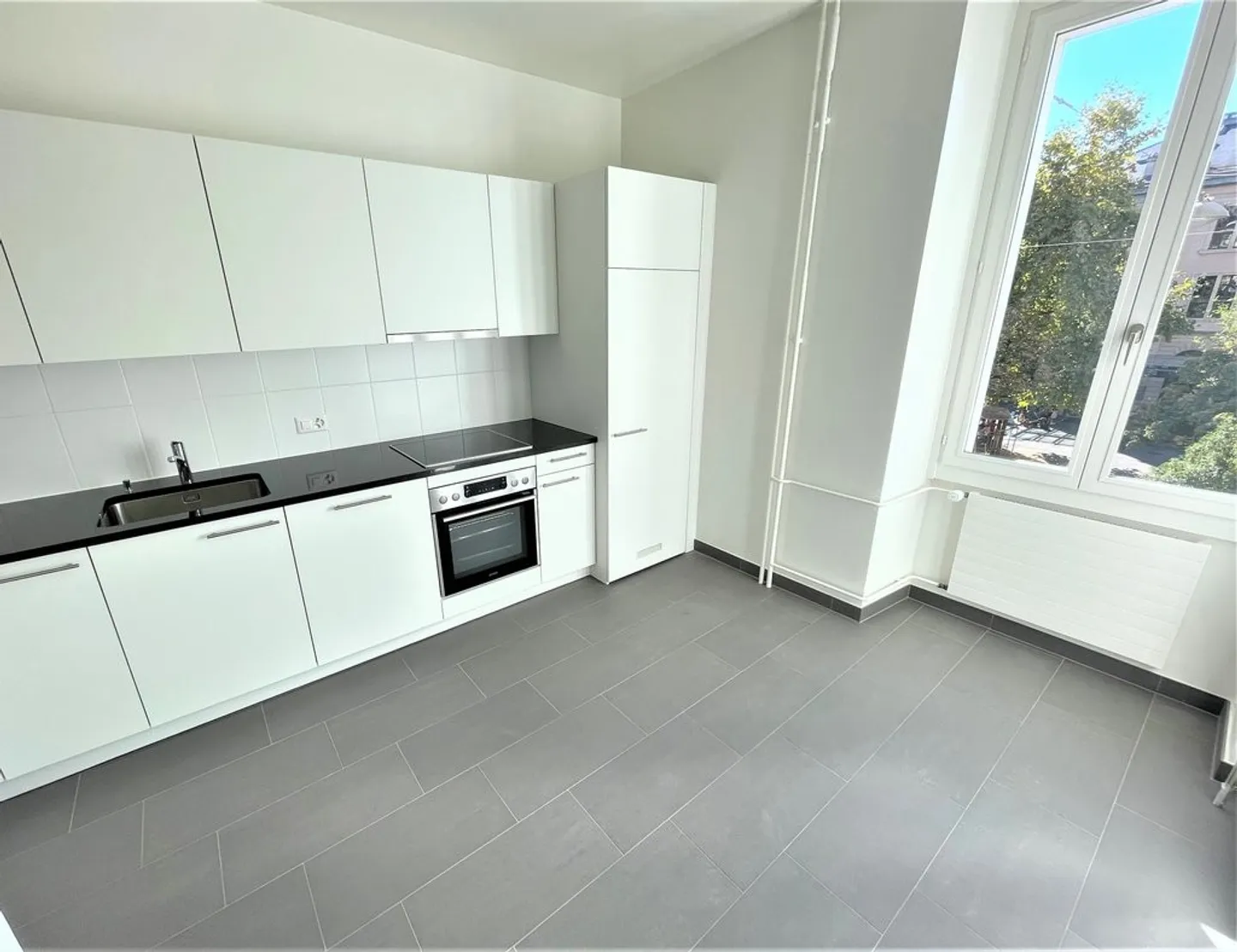 Coutance - Appartement avec cachet proche de la gare - Photo 3 sur 8