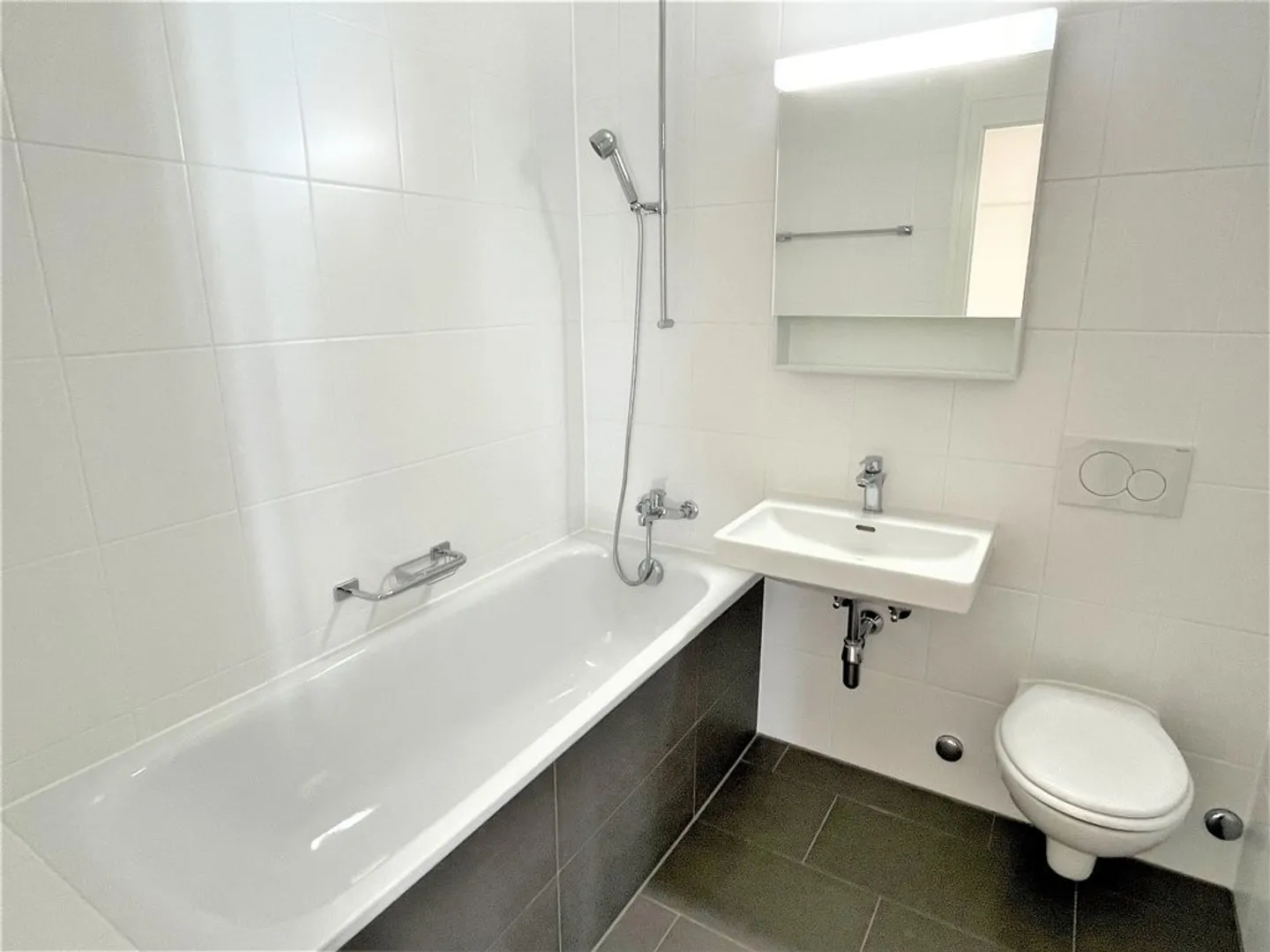 Coutance - Appartement avec cachet proche de la gare - Photo 4 sur 8