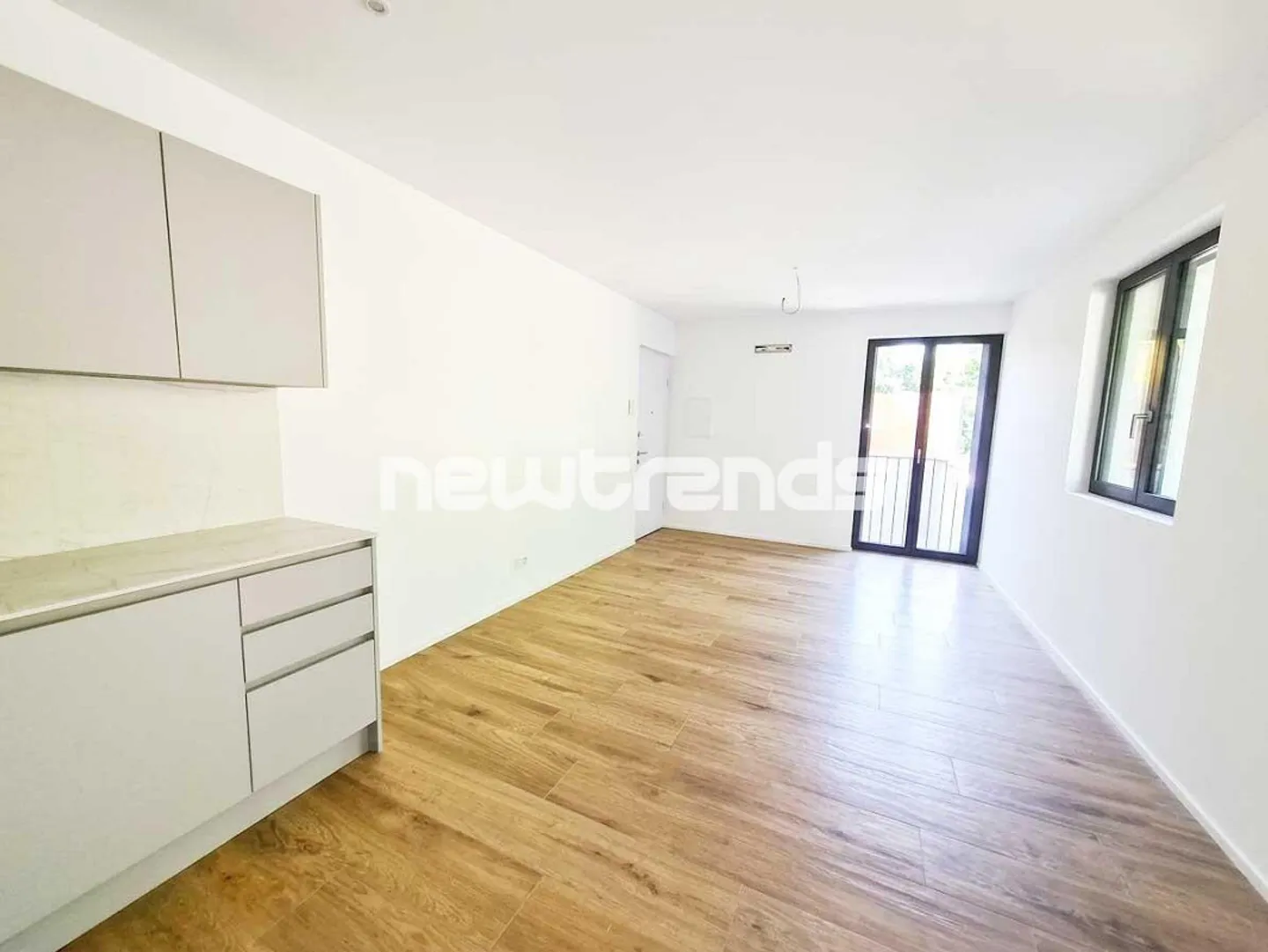 Appartamento moderno con giardino - Foto 3 di 13