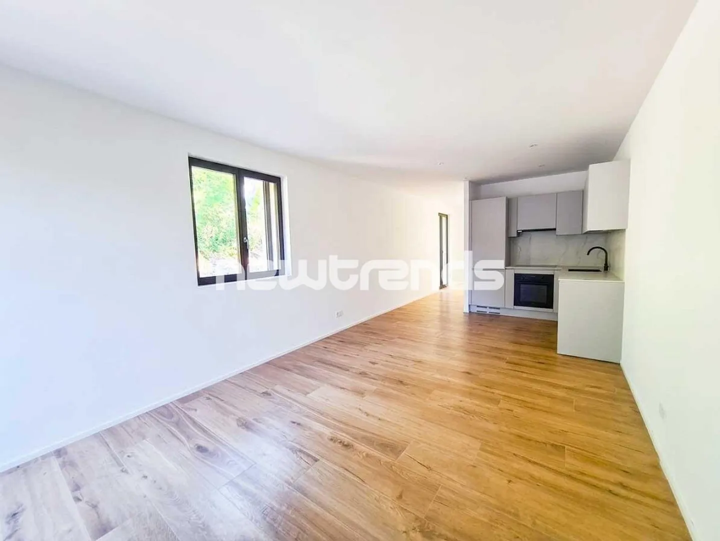 Appartamento moderno con giardino - Foto 4 di 13