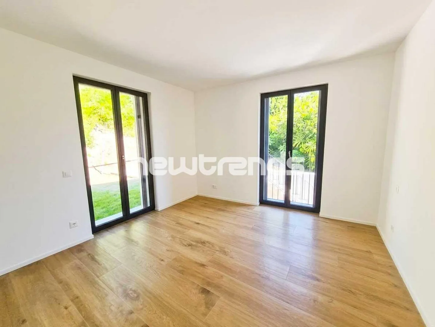 Appartamento moderno con giardino - Foto 2 di 13