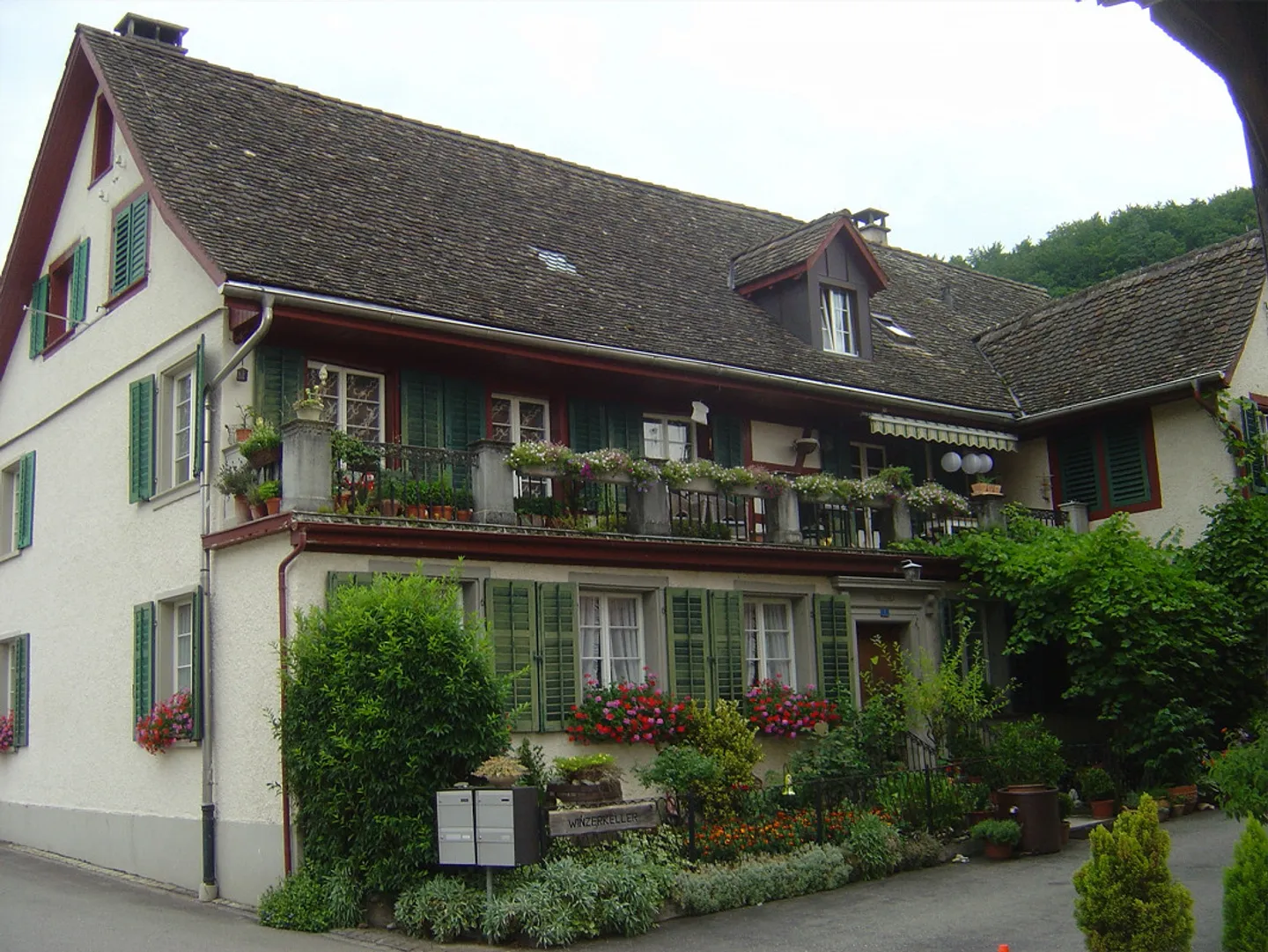 Original, large 4-room apartment - Photo 1 of 9