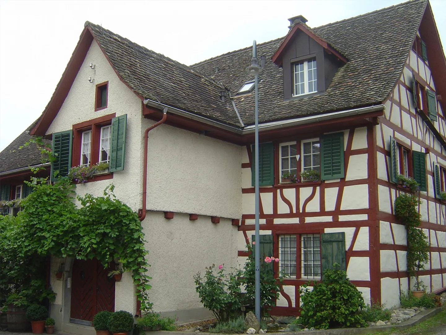 Original, large 4-room apartment - Photo 3 of 9