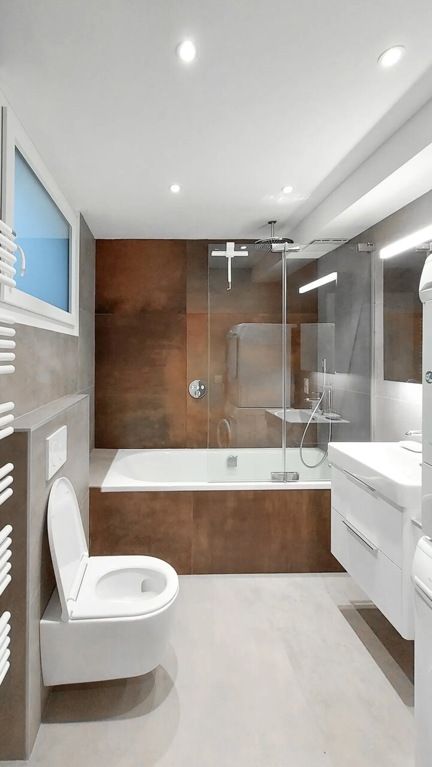 SUPERB FULLY RENOVATED HIGH-END ACCOMMODATION! - Photo 5 of 10