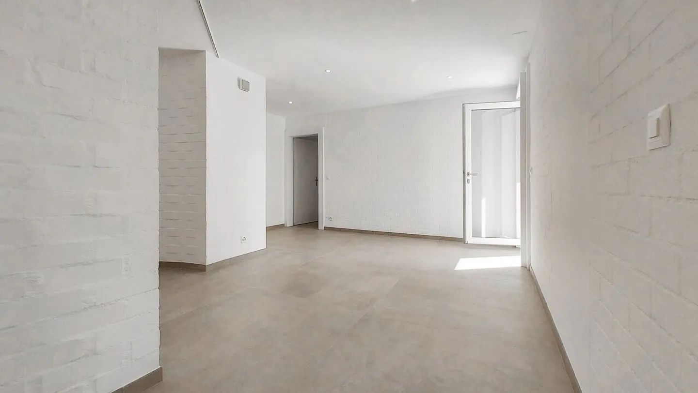 SUPERB FULLY RENOVATED HIGH-END ACCOMMODATION! - Photo 6 of 10