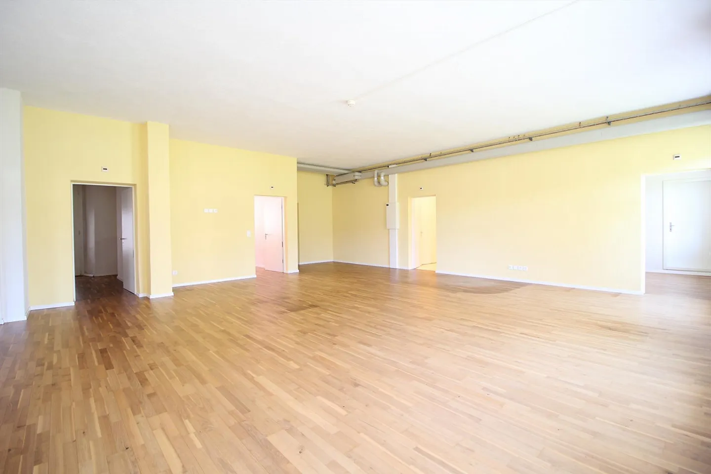 Representative 6.5-room office space / commercial / studio / practice - Photo 2 of 17