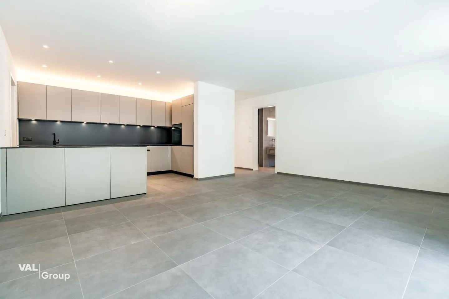 First rental of a high-quality 3.5-room apartment - Photo 4 of 13