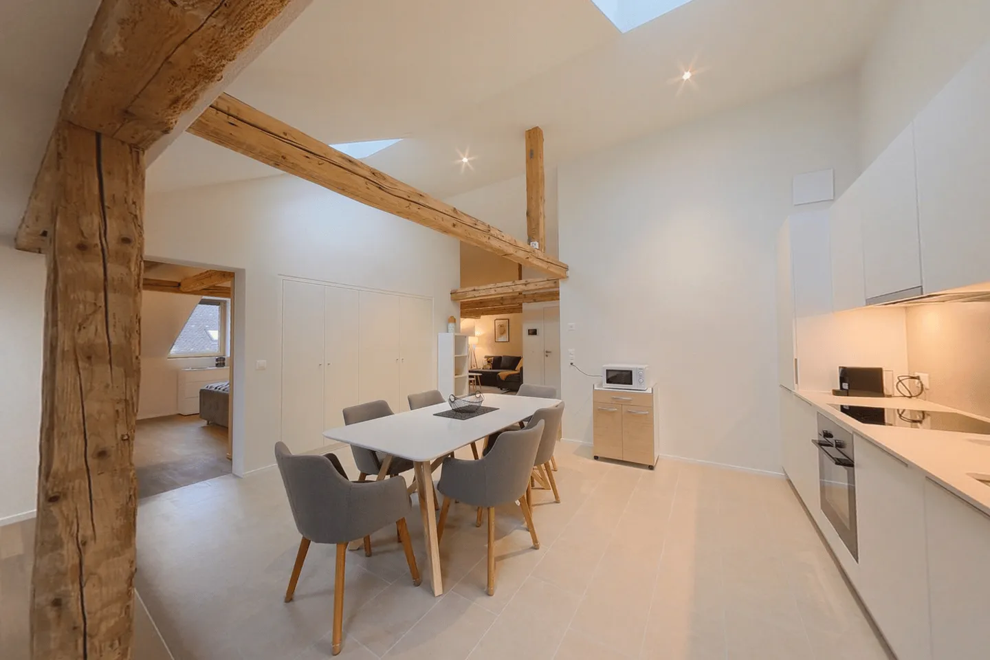 Stylish 1 bed apartment - Photo 3 of 8