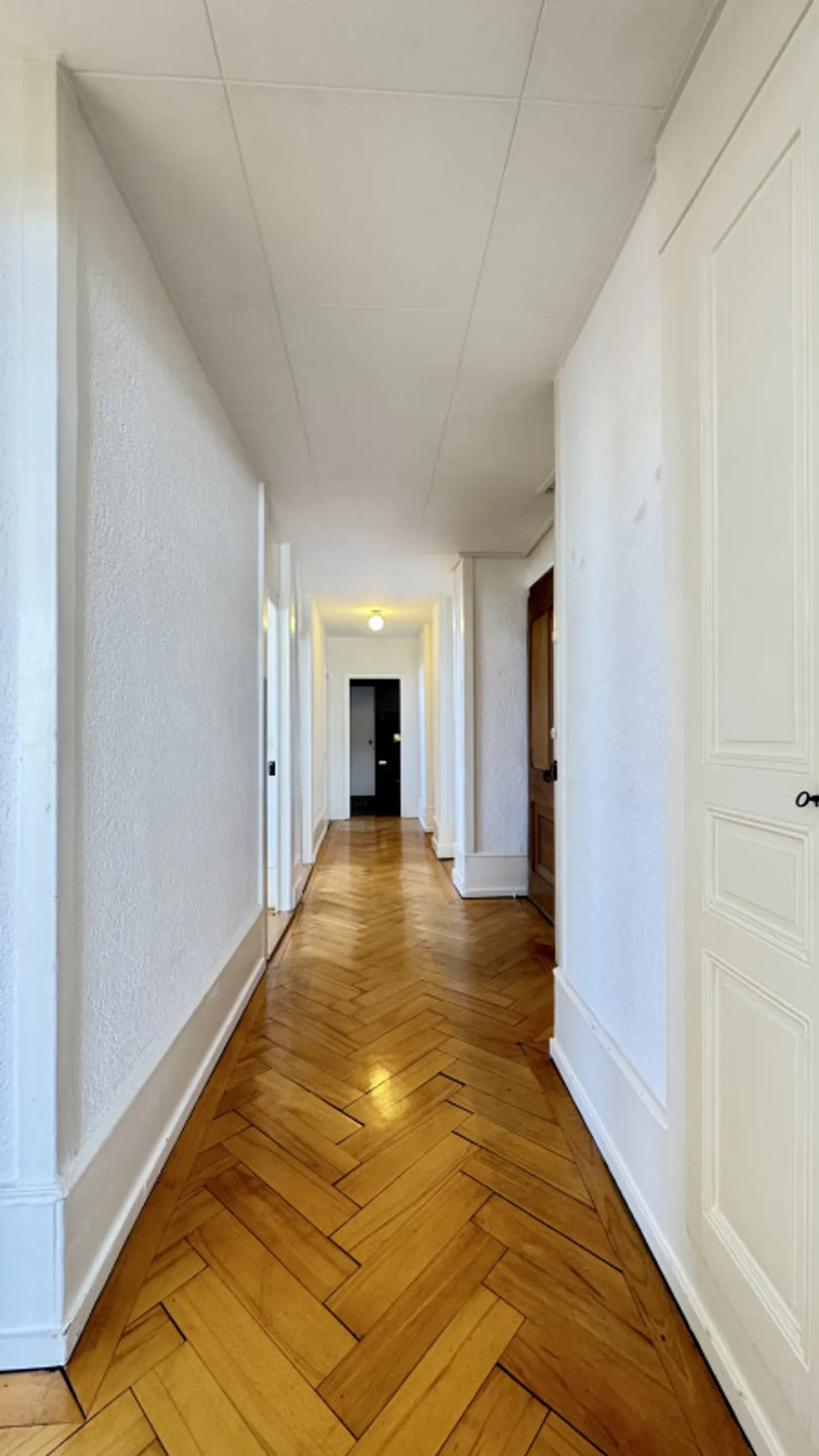 Appartamento luminoso di 4 stanze vicino alla stazione, 89 m², ascensore | La Chaux-de-Fonds - Foto 13 di 13
