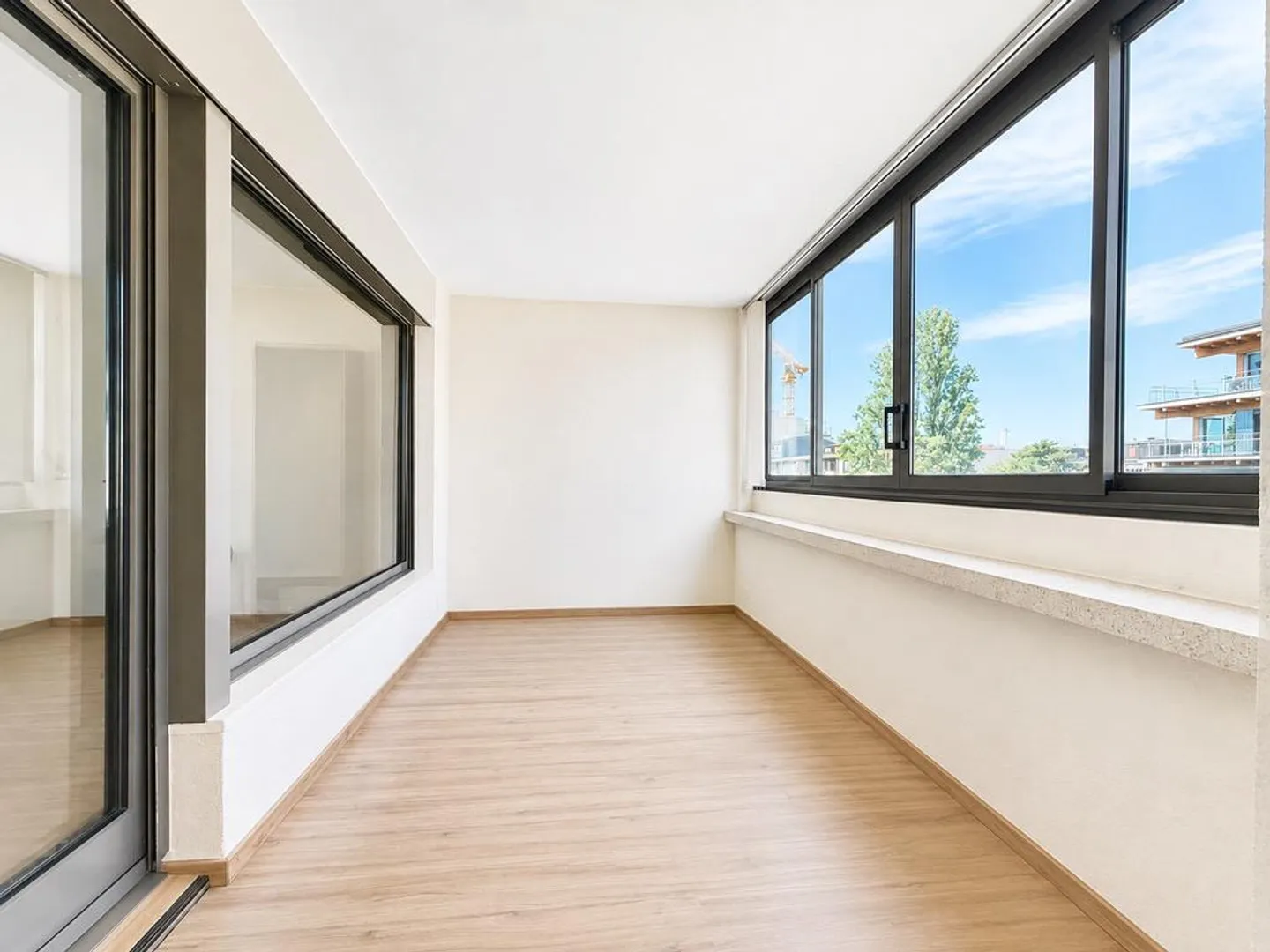 Spacious Apartment Near Les Nations - Photo 3 of 8