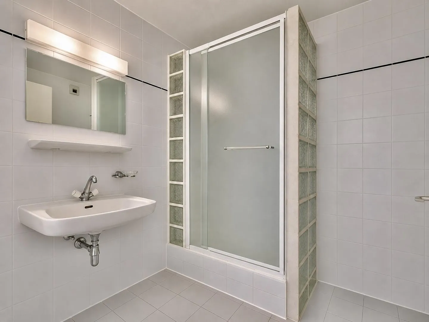 Spacious Apartment Near Les Nations - Photo 8 of 8