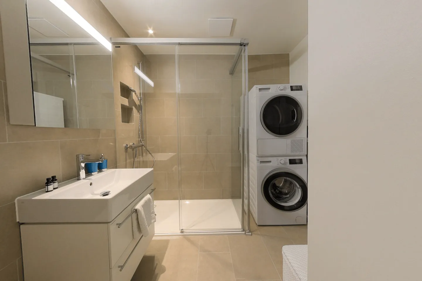 Stylish 1 bed apartment - Photo 7 of 8