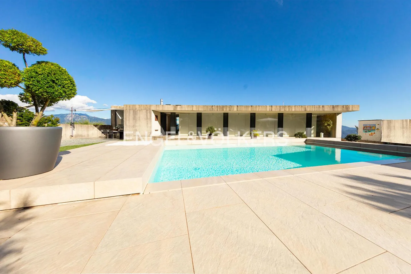 Raffinierte Villa mit Garten und exklusivem Seeblick - Foto 12 von 13