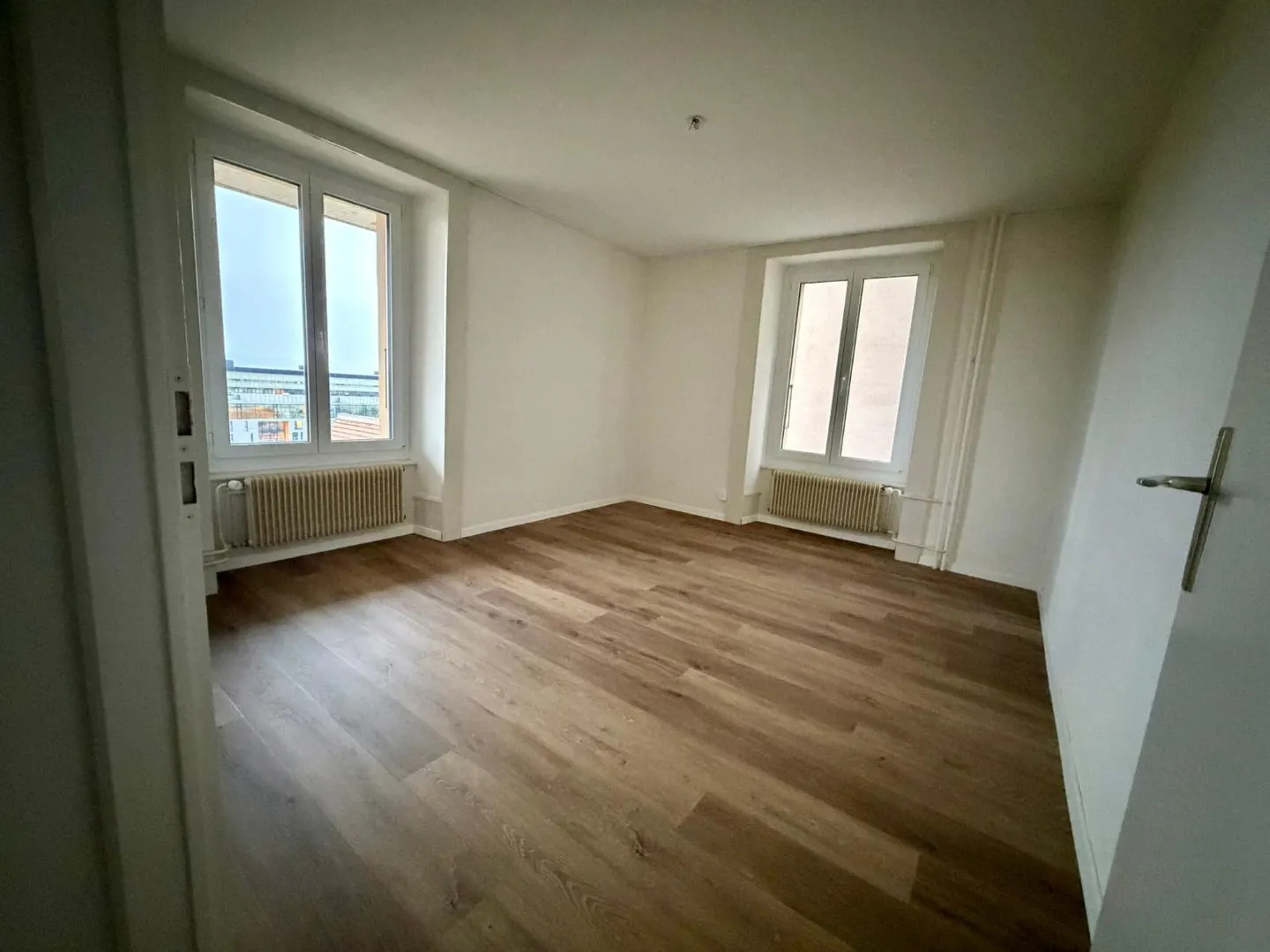 Charming 3-room apartment in Neuchâtel – Elevated ground floor with balcony - Photo 4 of 4