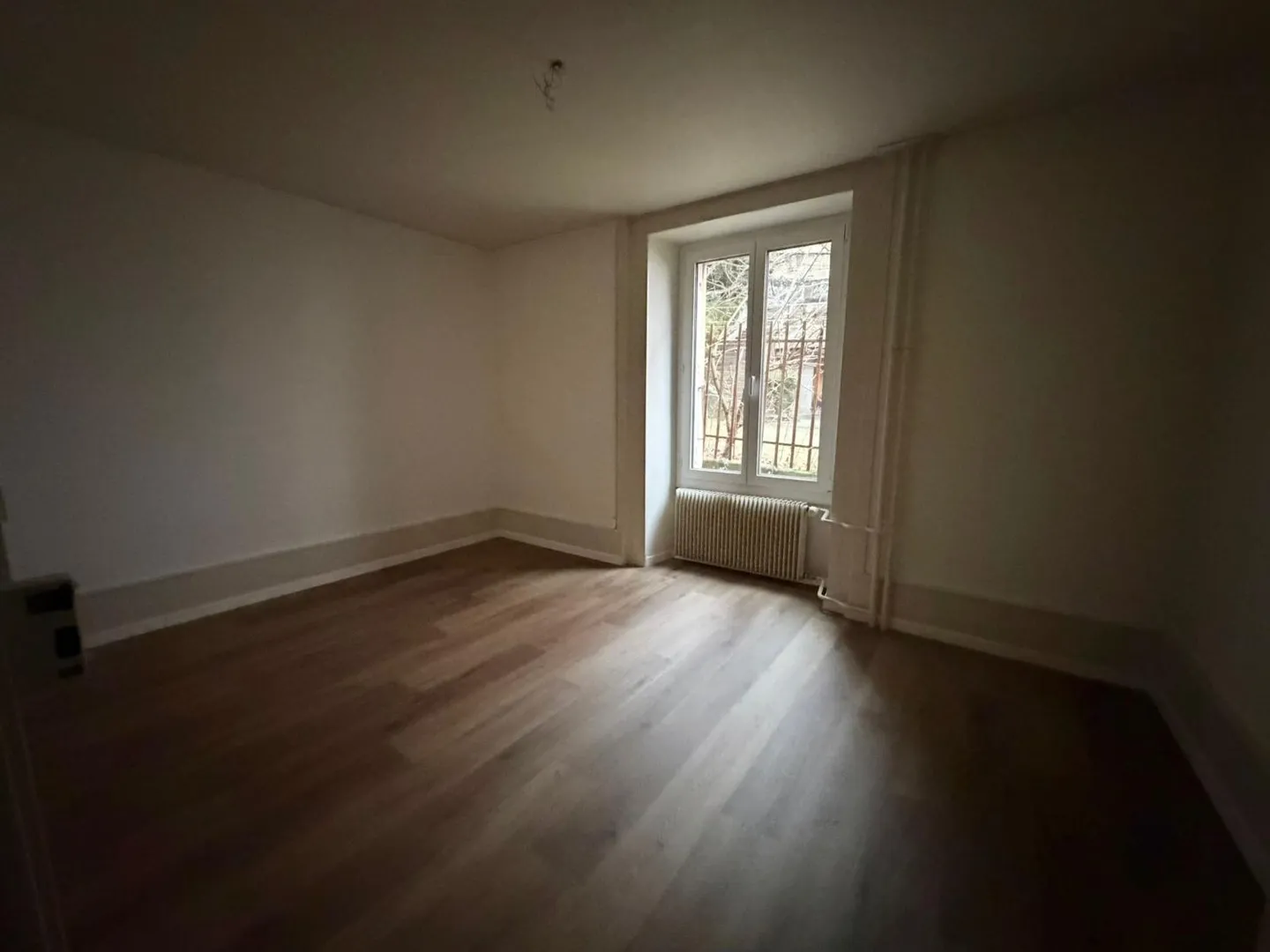 Charming 3-room apartment in Neuchâtel – Elevated ground floor with balcony - Photo 3 of 4