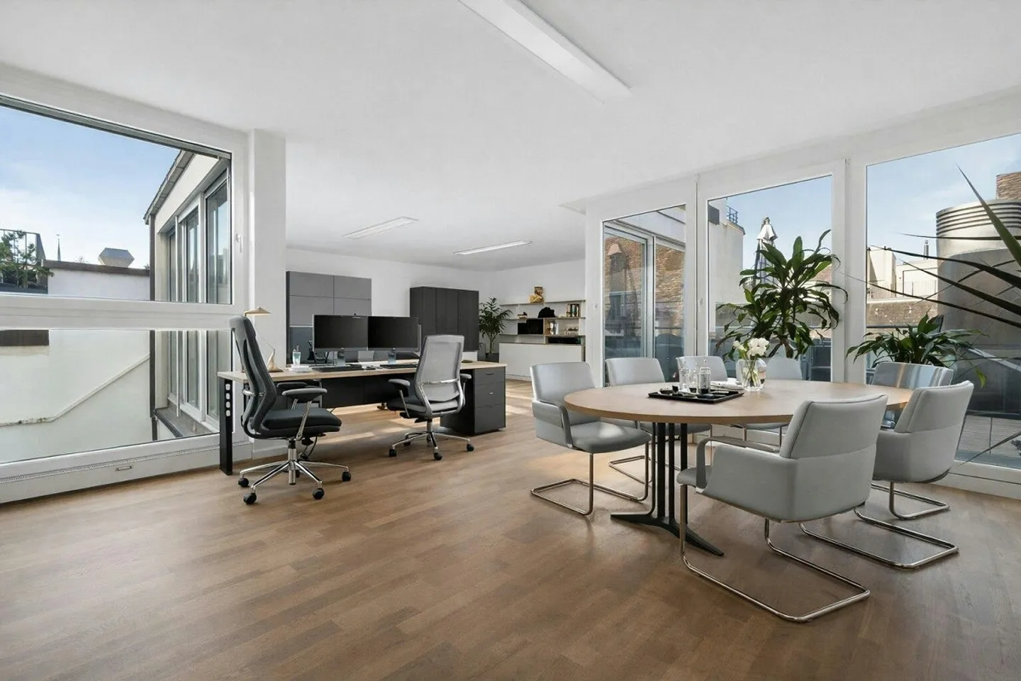 Moderne Bürofläche mit Terrasse - Foto 1 von 12