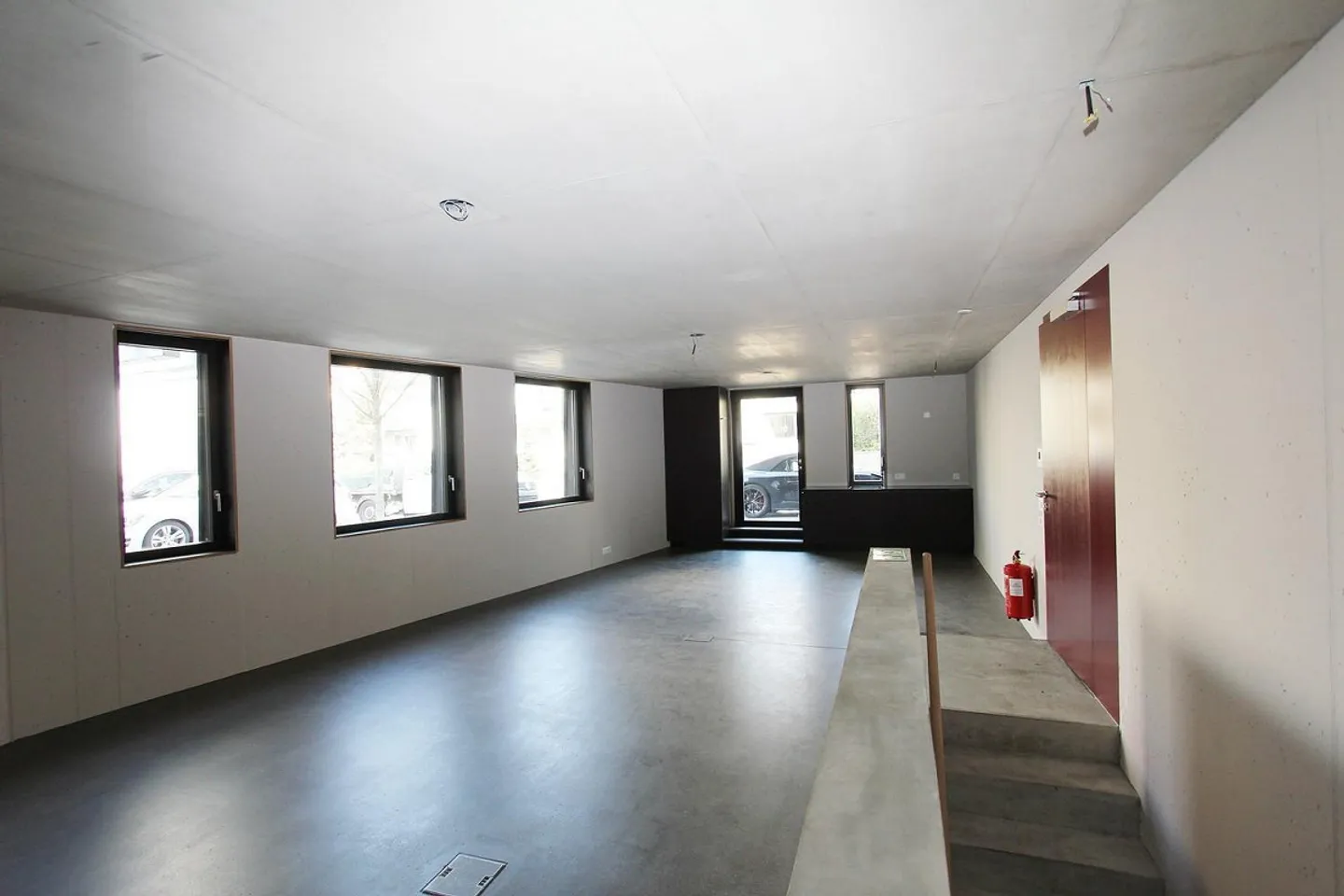 Commercial space in architecturally impressive property - Photo 2 of 7