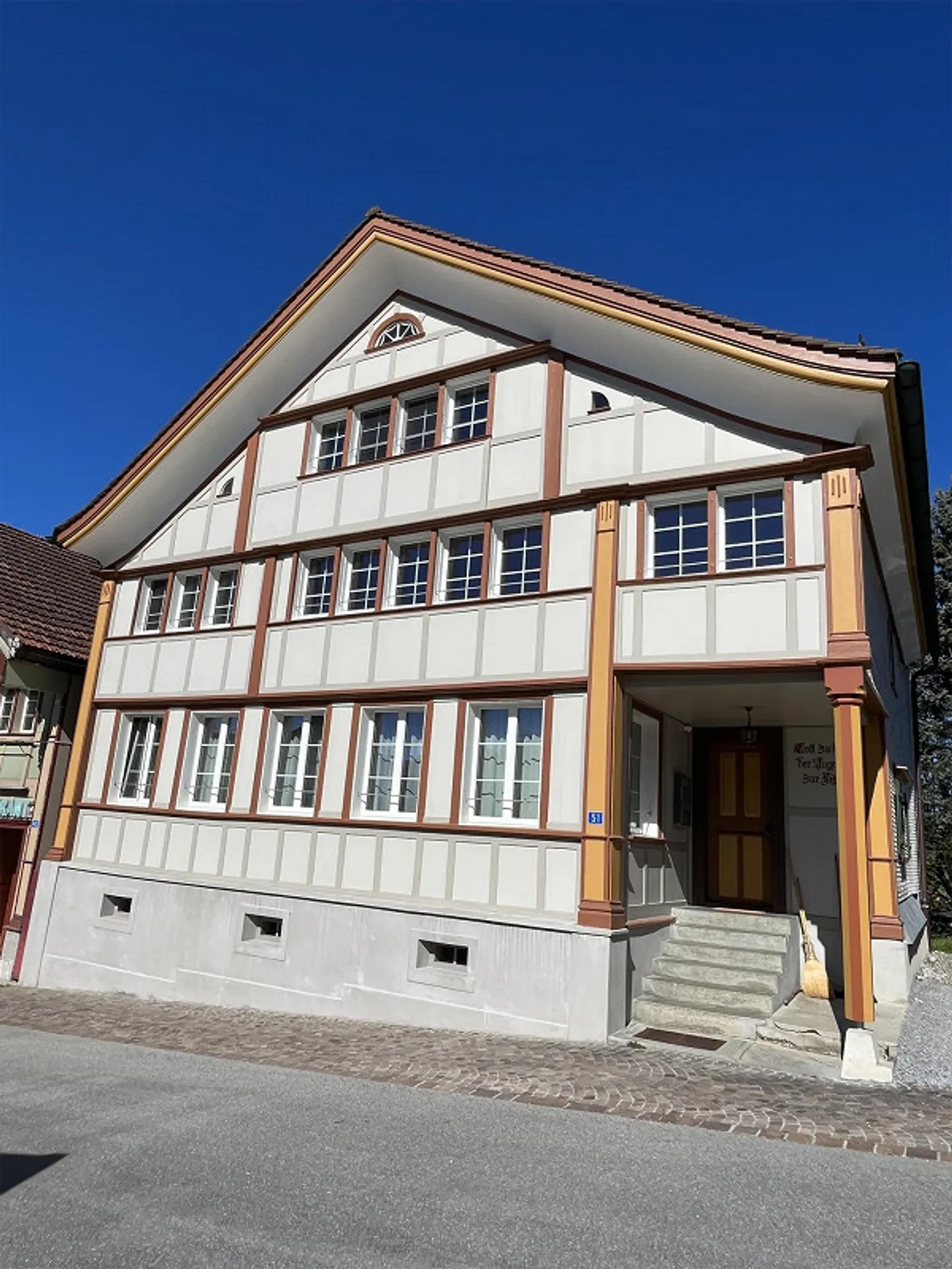2-storey, recently renovated 4.5 room apartment for rent - Photo 1 of 21