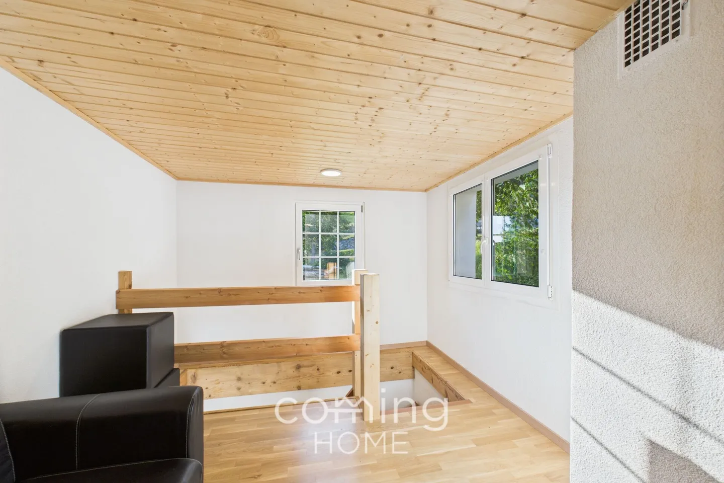 Appartement 1,5 pièces récemment rénové avec vue sur la montagne dans un emplacement calme et ensoleillé - Photo 3 sur 11