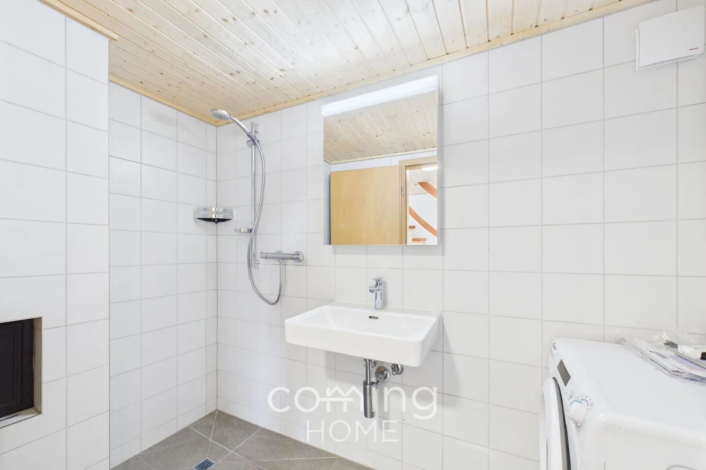 Appartement 1,5 pièces récemment rénové avec vue sur la montagne dans un emplacement calme et ensoleillé - Photo 7 sur 11