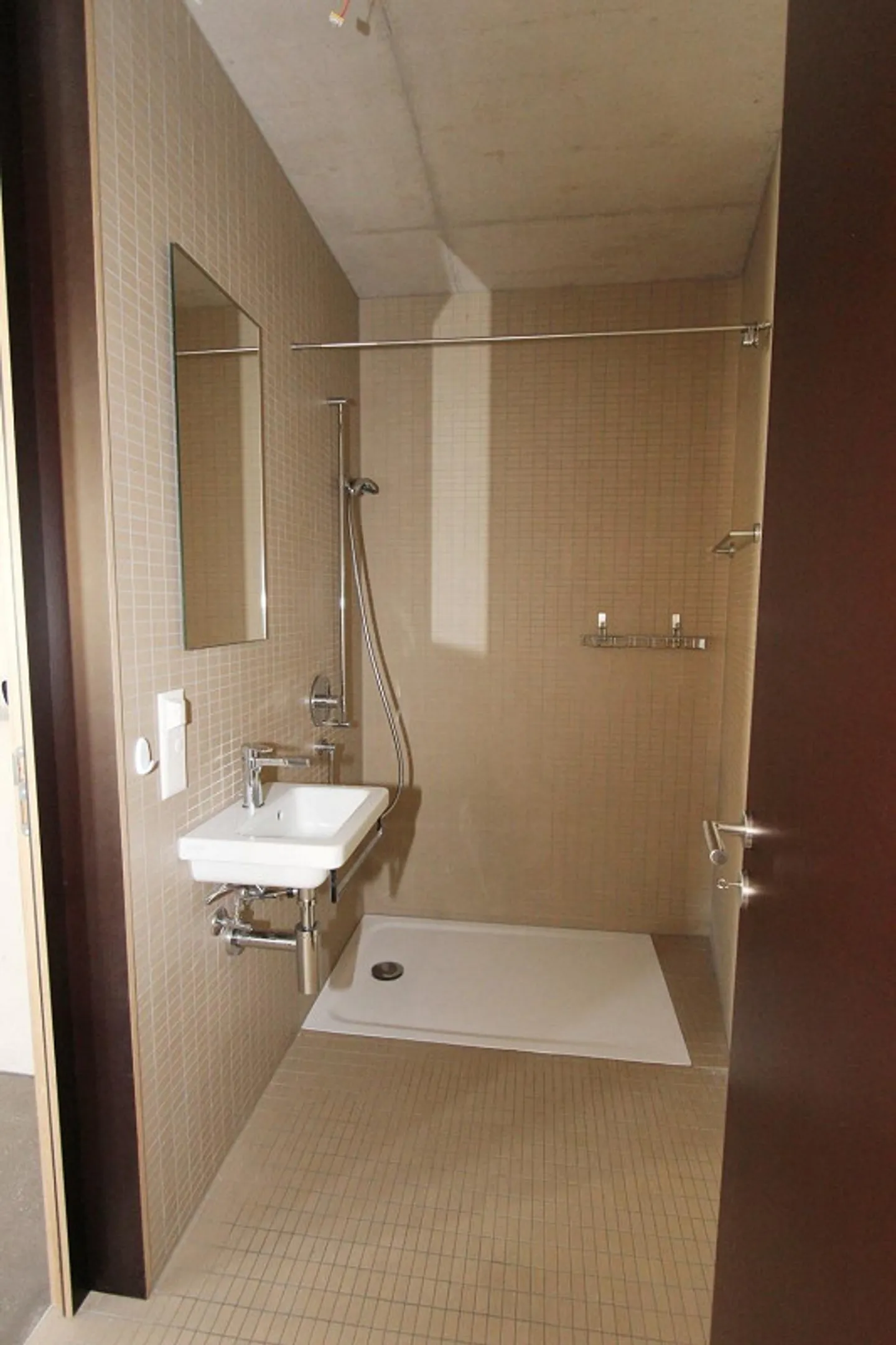 Commercial space in architecturally impressive property - Photo 5 of 7