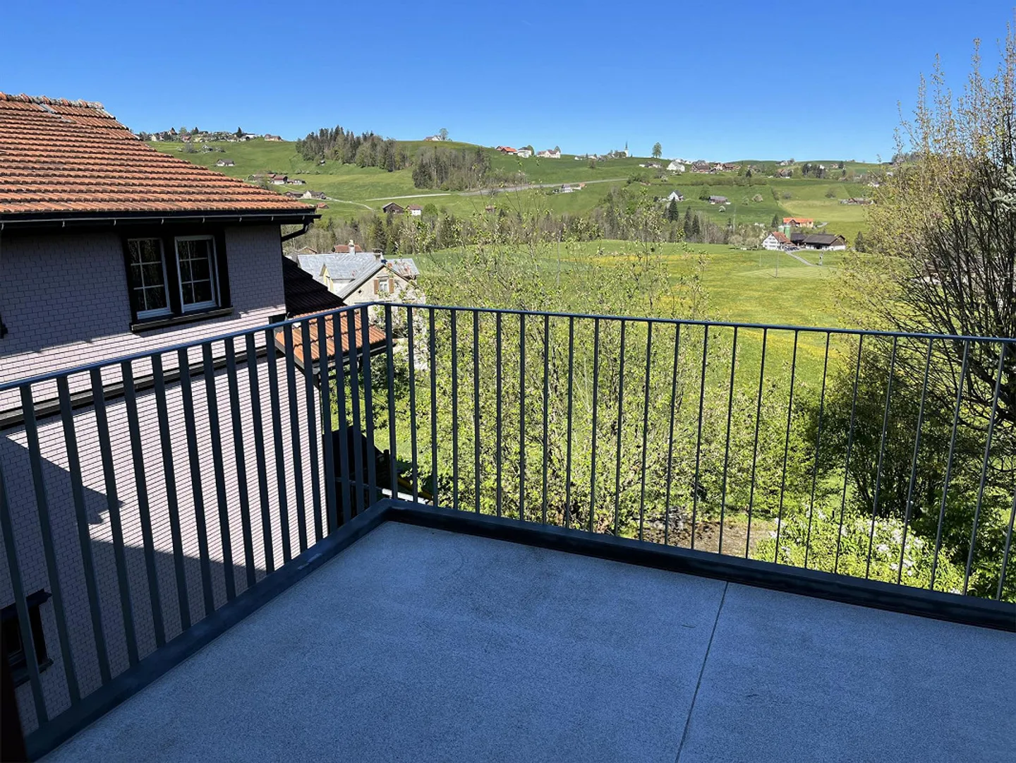 2-storey, recently renovated 4.5 room apartment for rent - Photo 4 of 21